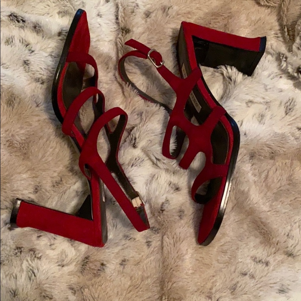 Ann Marino red suede strappy chunky heels - Picture 3 of 6